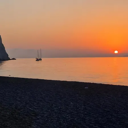 Pleasure Blackbeach Perissa (Santorini)